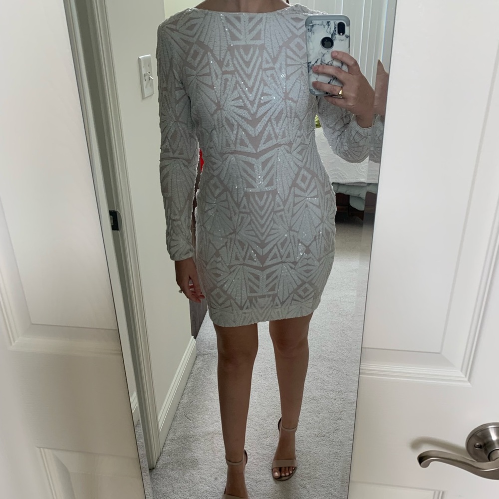 Slate & Willow Silver Sequin Long-Sleeve Mini Dress